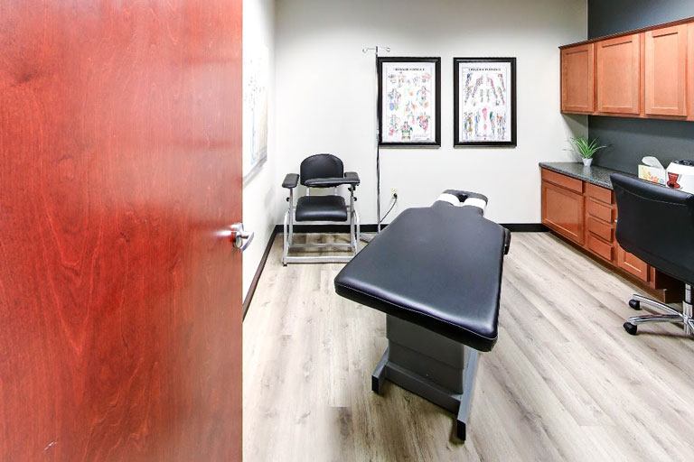 Arizona's Family Chiropractic Clinic is a leading chiropractic clinic in Gilbert, AZ. Call now to book an appointment.